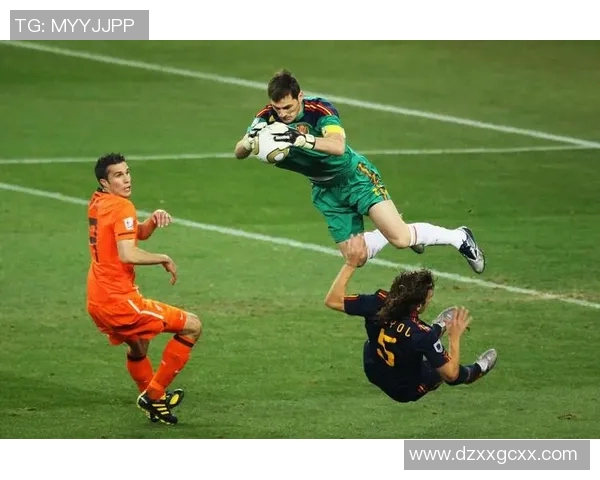 当今足坛十大球星排名揭秘 谁能登顶全球足球之巅 当今足坛十大球星排名揭秘 谁能登顶全球足球之巅